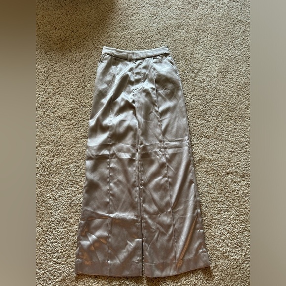 House of CB Alivia Loose Fit Trousers Pants in Silver size XS - Picture 5 of 7